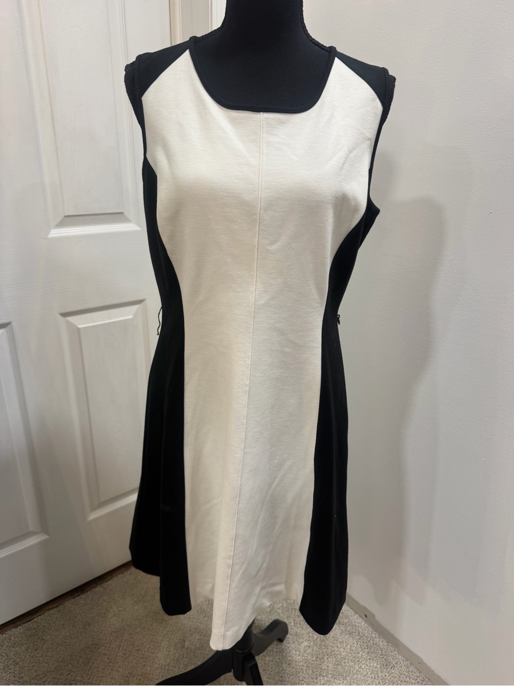 NY&Co. Sleeveless Black & White Panel Shift Dress